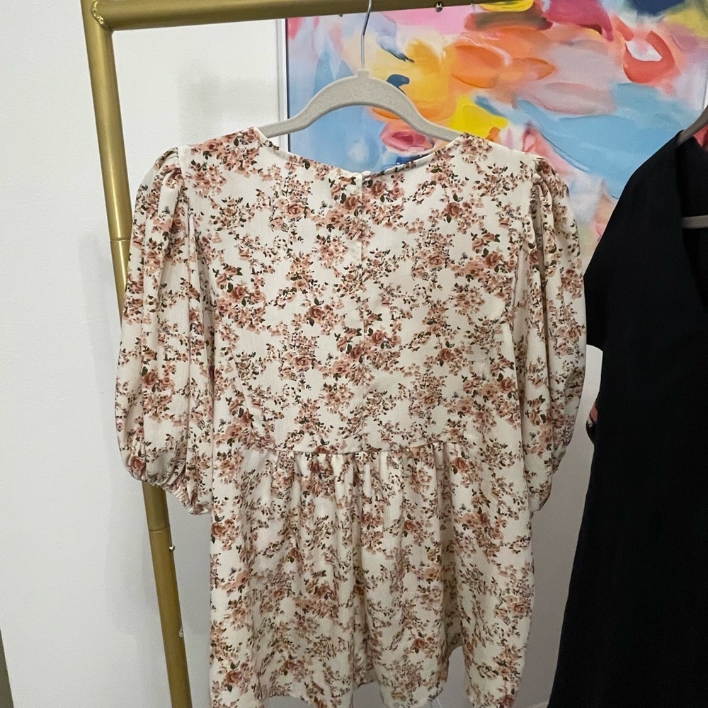 Entro Cream Floral Blouse with Puff Sleeves - Picture 2 of 4